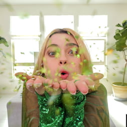 Gracey Snow in 'Tiny 4k' Leaves of Temptation (Thumbnail 4)